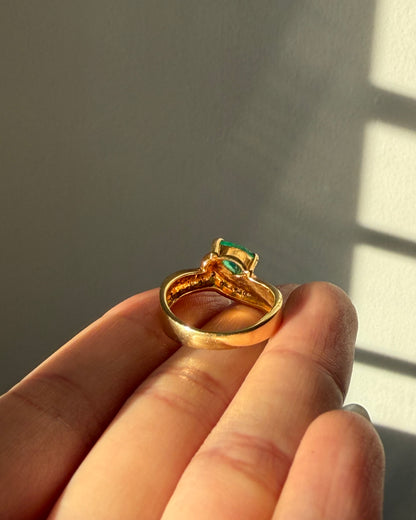 Vintage 18k Gold Floating Pear Cut Emerald Wavy Ring