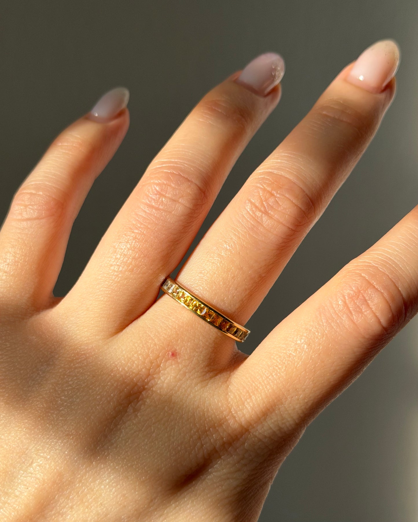 Vintage 18k Gold Gradient Ombre Yellow Sapphire Eternity Band