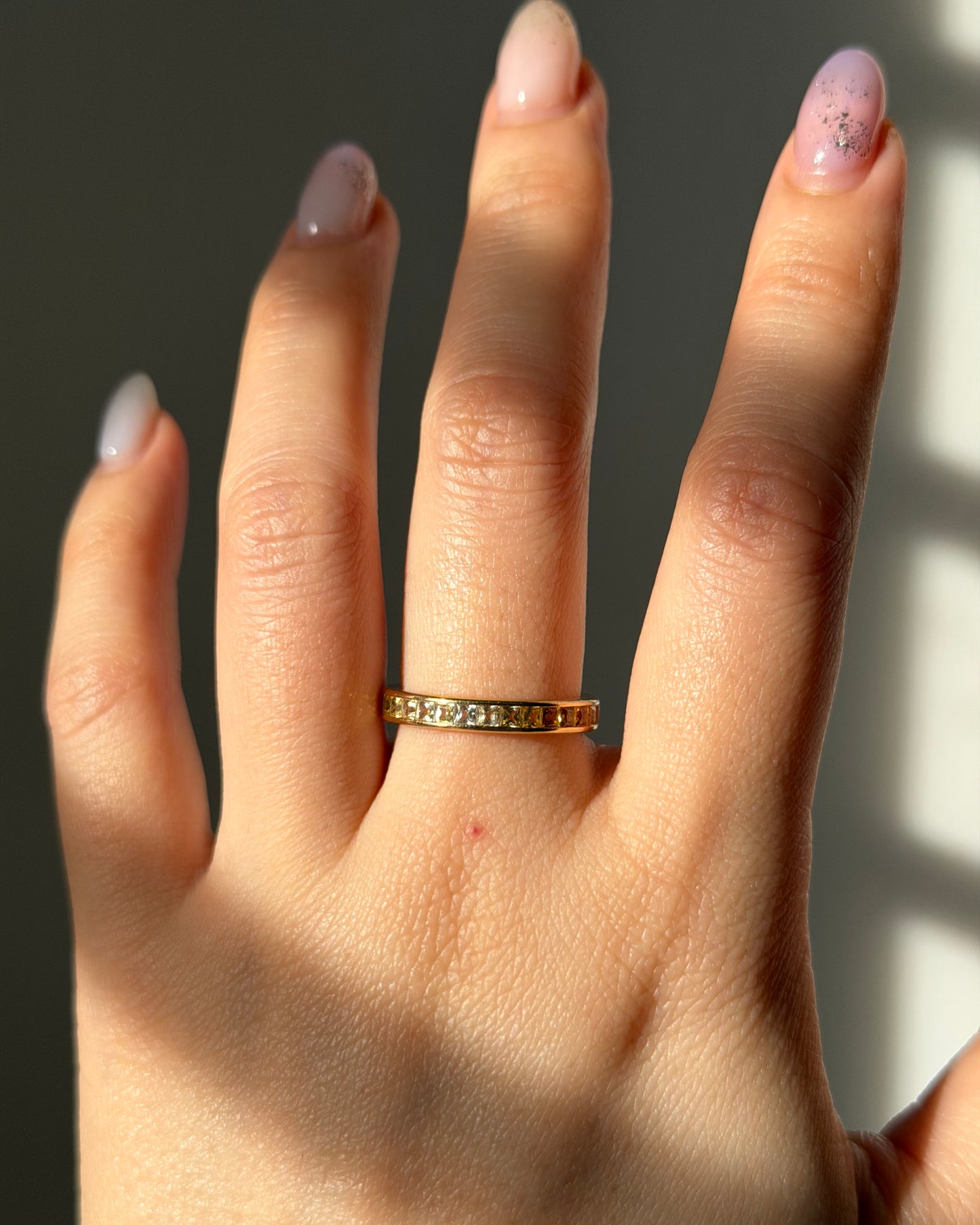 Vintage 18k Gold Gradient Ombre Yellow Sapphire Eternity Band