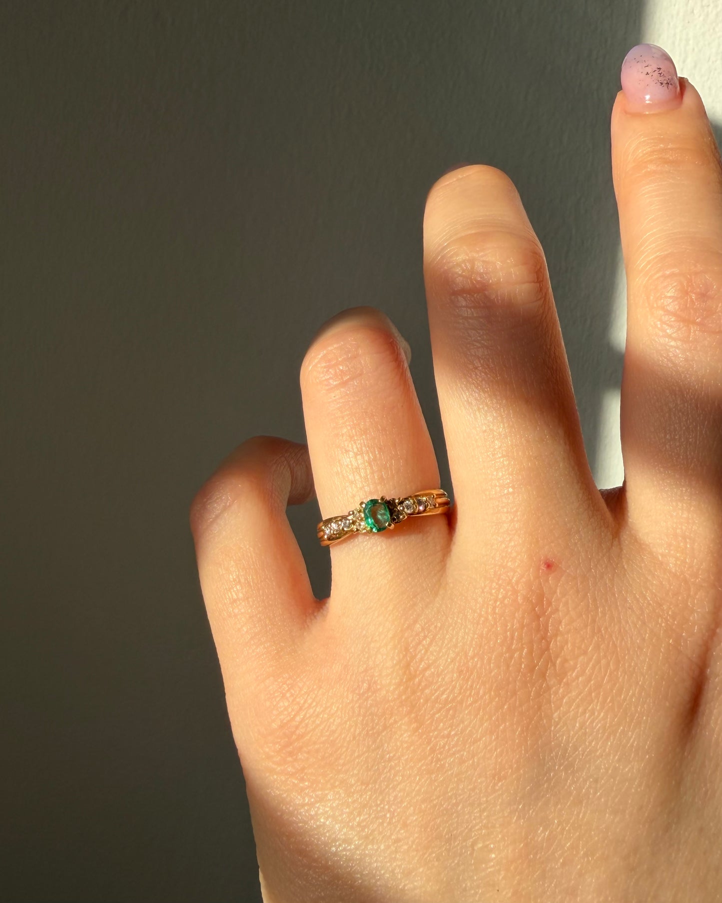 Vintage 18k Gold Oval Emerald & Diamond Stackable Band