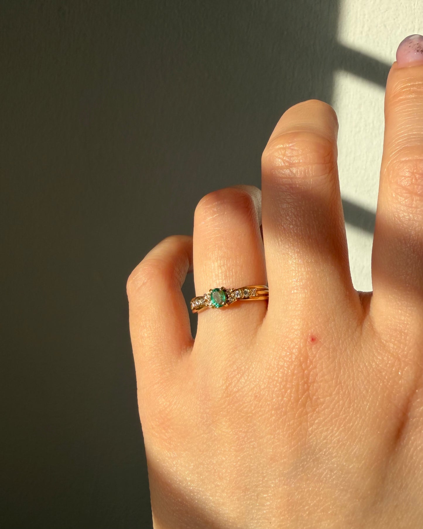 Vintage 18k Gold Oval Emerald & Diamond Stackable Band