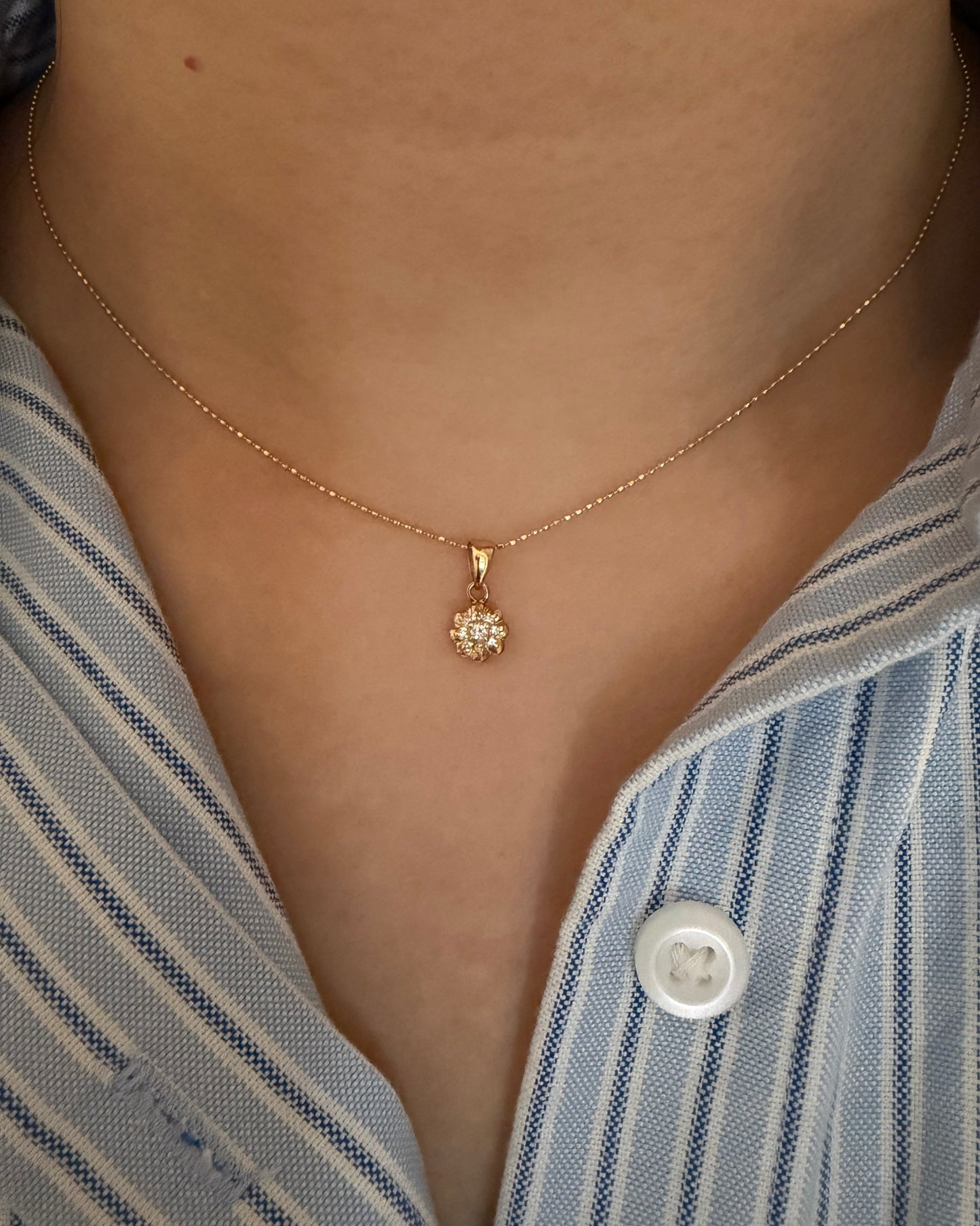 Vintage 18k Gold Dainty Diamond Flower Charm