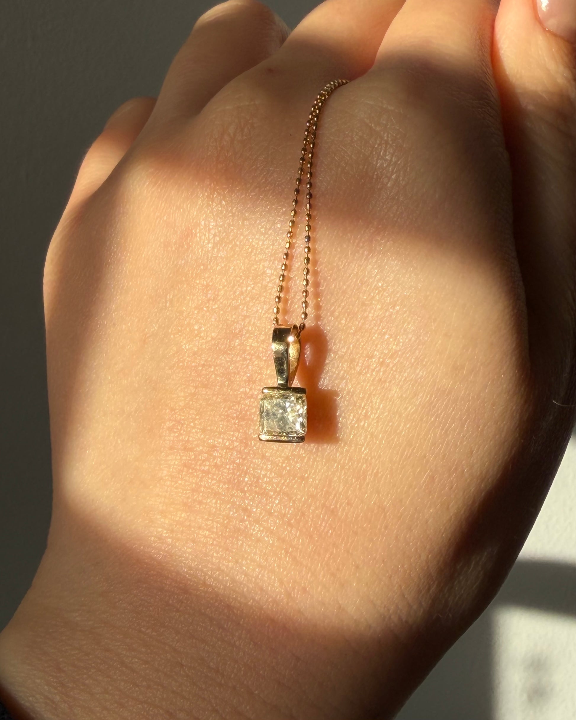 Vintage 18k gold yellow diamond pendant