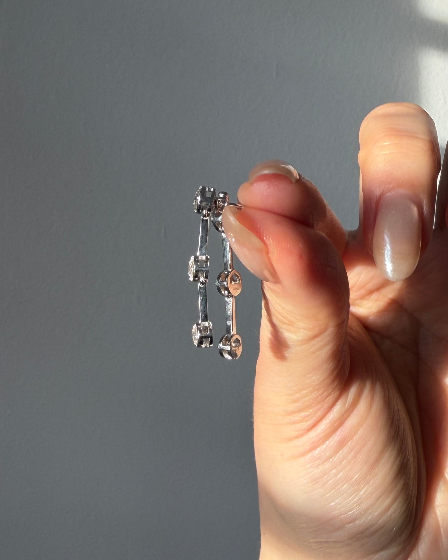 Vintage 18k White Gold Bezel Set Diamond Dangle Drop Earrings - 1.0ctw