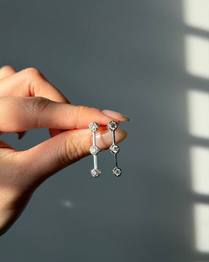 Vintage 18k White Gold Bezel Set Diamond Dangle Drop Earrings - 1.0ctw