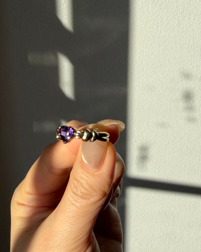 Vintage 14k Gold Cabochon Amethyst Heart Ring - Heart Shoulder Details