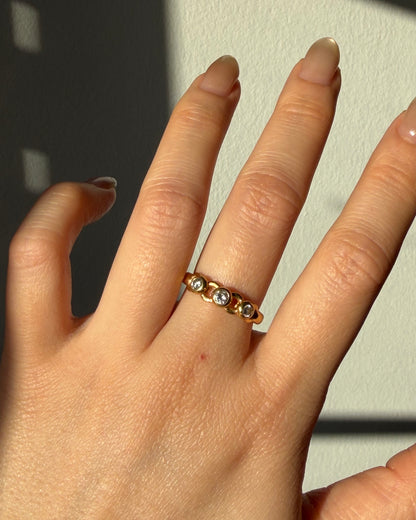 Vintage 18k Gold Bezel Set Diamond Trilogy Chain Motif Stacking Ring
