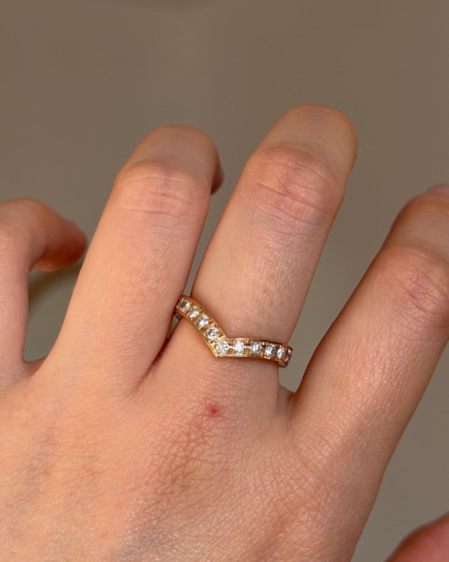 Vintage 18k Gold Diamond Chevron V-shaped Ring