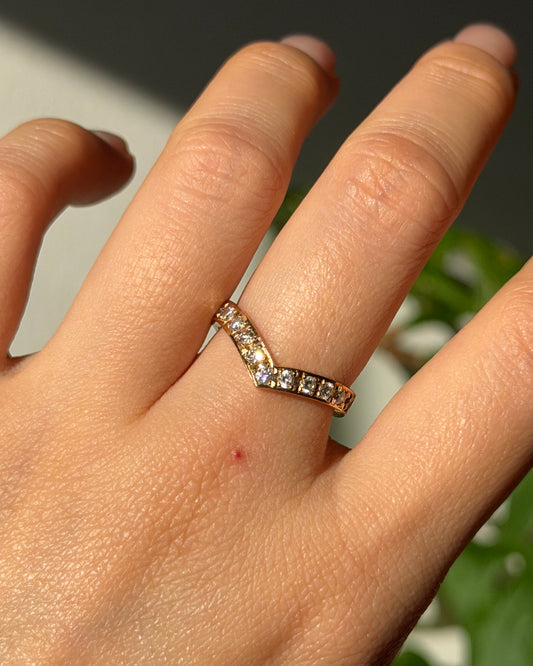 Vintage 18k Gold Diamond Chevron V-shaped Ring