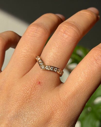 Vintage 18k Gold Diamond Chevron V-shaped Ring