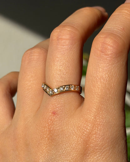 Vintage 18k Gold Diamond Chevron V-shaped Ring