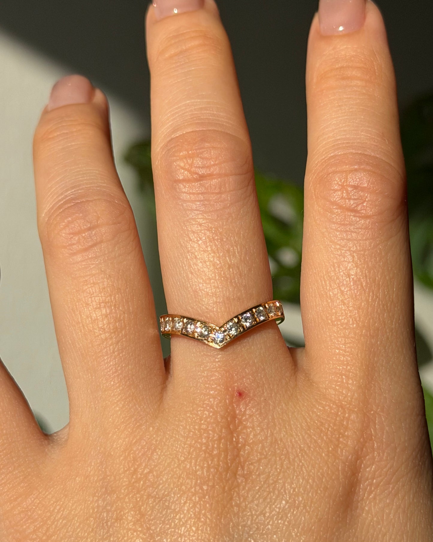 Vintage 18k Gold Diamond Chevron V-shaped Ring