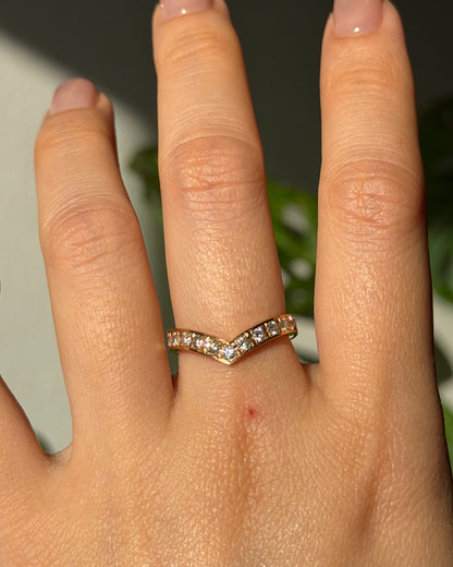 Vintage 18k Gold Diamond Chevron V-shaped Ring