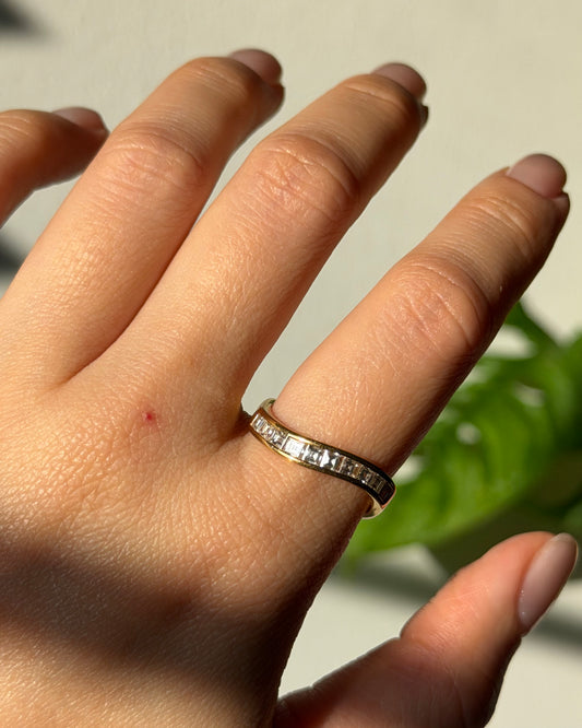 Vintage 18k Gold Channel Set Carre Cut Diamond Wavy Ring