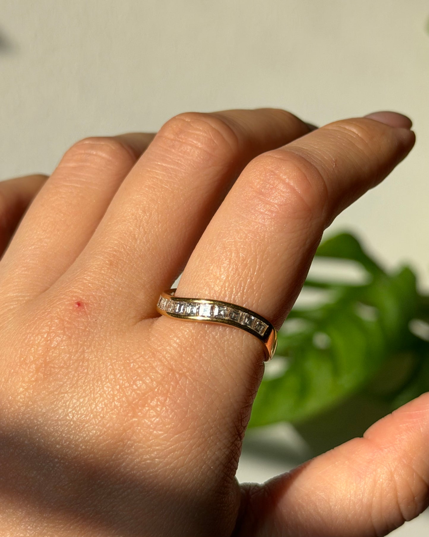 Vintage 18k Gold Channel Set Carre Cut Diamond Wavy Ring