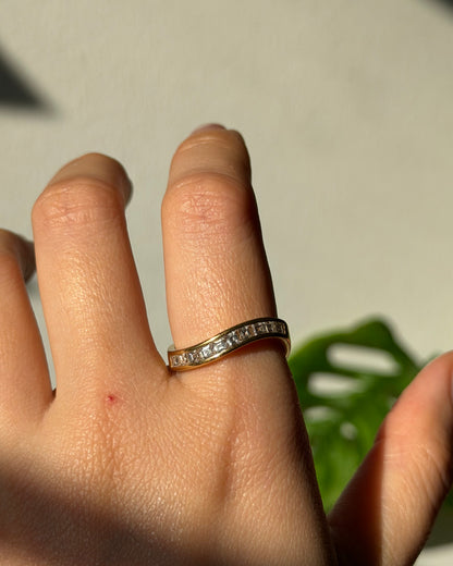 Vintage 18k Gold Channel Set Carre Cut Diamond Wavy Ring