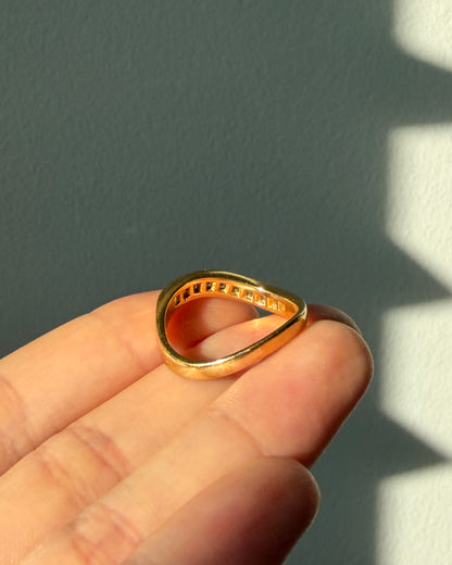 Vintage 18k Gold Channel Set Carre Cut Diamond Wavy Ring