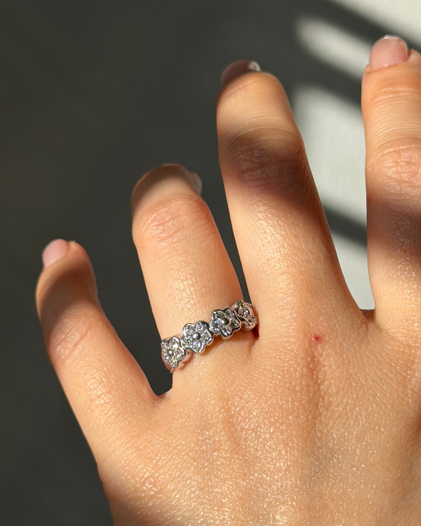 Vintage 18k White Gold Diamond Flower Band