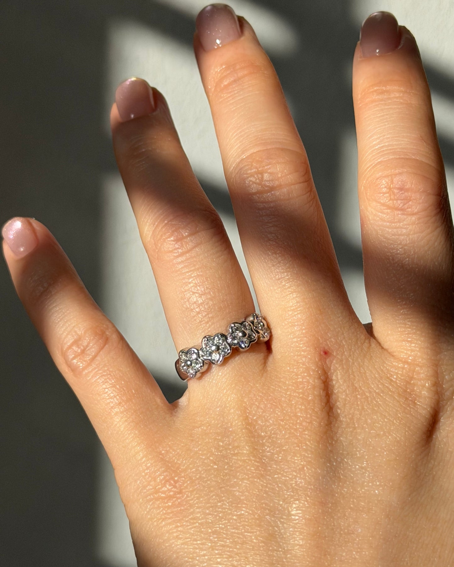 Vintage 18k White Gold Diamond Flower Band