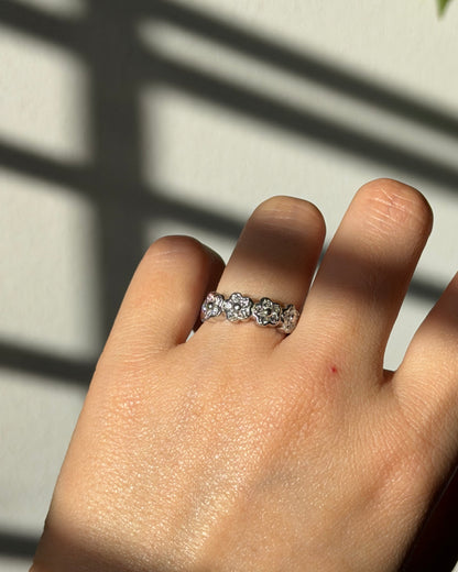 Vintage 18k White Gold Diamond Flower Band