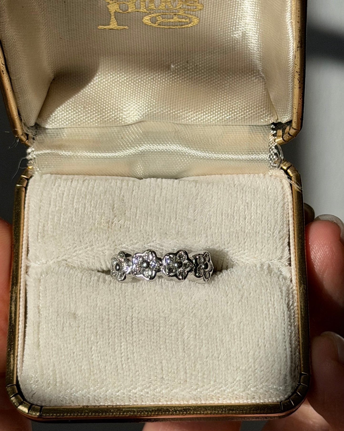 Vintage 18k White Gold Diamond Flower Band