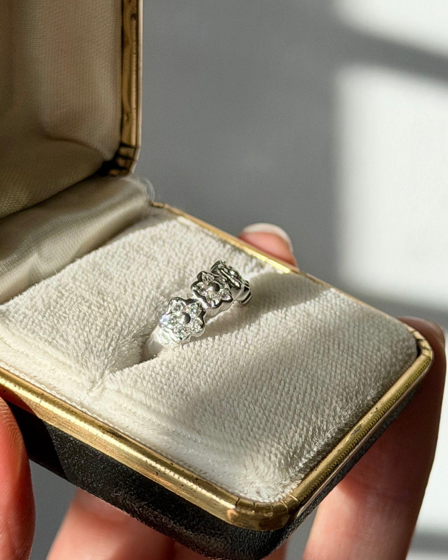 Vintage 18k White Gold Diamond Flower Band