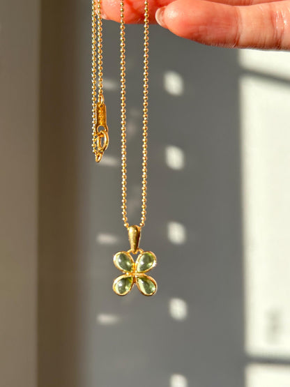 Vintage 18k Gold Peridot Clover Pendant Necklace: August Birthstone