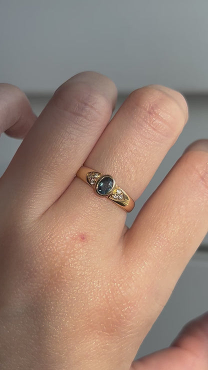 Vintage 18k Gold Sapphire and Diamonds Bezel Set Ring