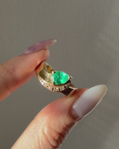 Vintage 18k Gold Floating Pear Cut Emerald Wavy Ring