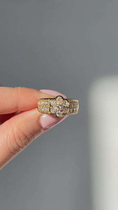 Vintage 18k Diamond Flower Chunky Ring