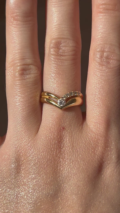 Vintage 18k Diamond Chevron Ring: US Size 5
