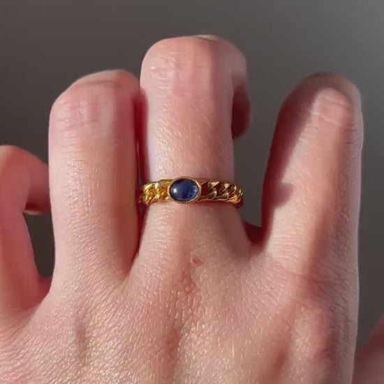Vintage 18k Gold Curb Link Ring: Bezel Set Sapphire Cabochon, Size 6