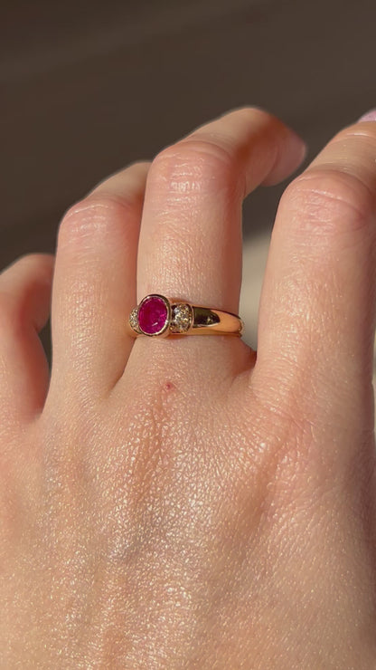 Vintage 18k Oval Ruby Bezel Set Ring: US Size 6