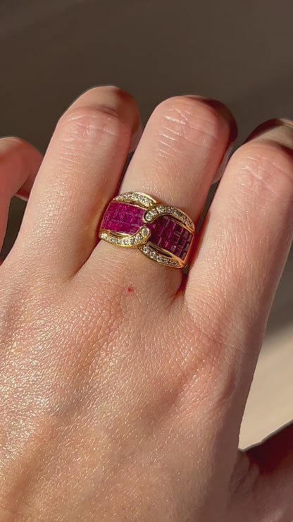 Vintage 18k Invisible Set Ruby Buckle Motif Ring: US Size 6