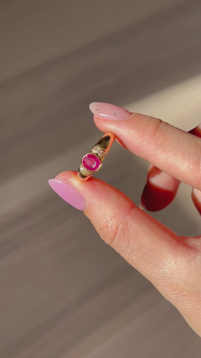 Vintage 18k Oval Ruby Bezel Set Ring: US Size 6