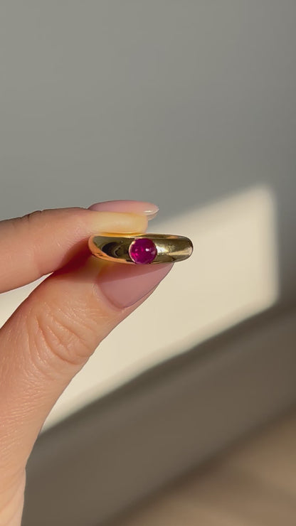 Vintage 18k Gold Ruby Cabochon Donut Ring