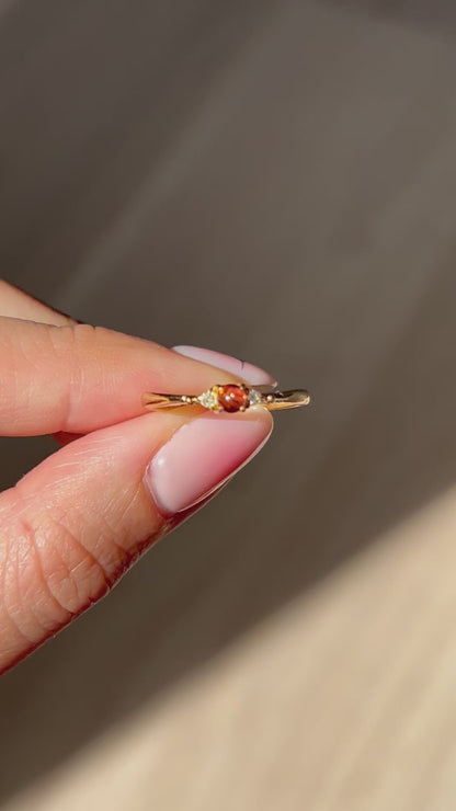 Vintage 18k Yellow Gold Orange Garnet Dainty Ring: US Size 6.25