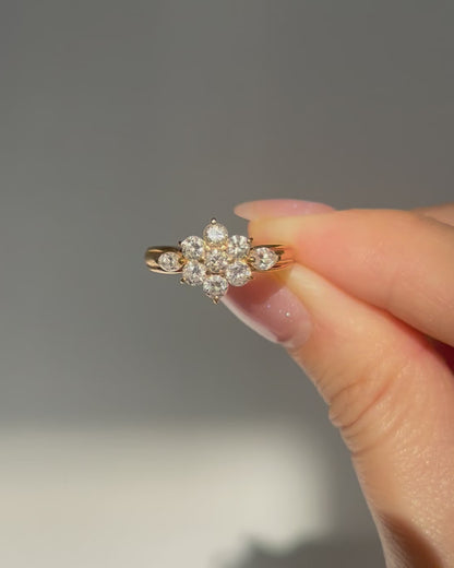 Vintage 18k Gold Diamond Flower Ring: 1 ct, US Size 7
