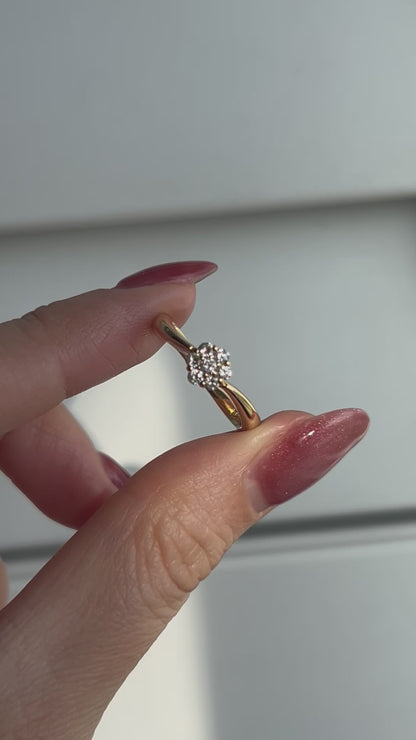 Vintage 18k Gold Diamond Daisy Ring