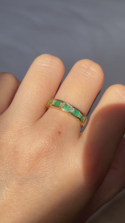 Vintage 18k Emerald and Diamond Stacking Ring: US Size 6