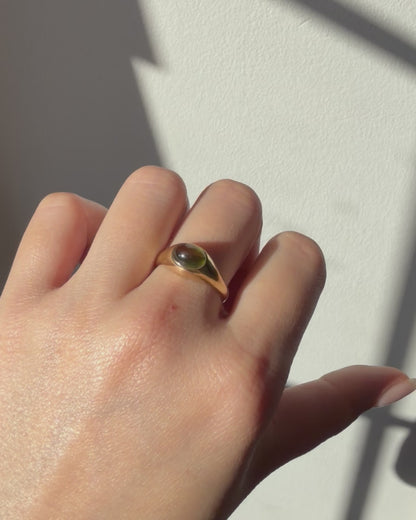 Vintage Circa 1980s 18k Gold Tiffany & Co Cabochon Peridot Ring