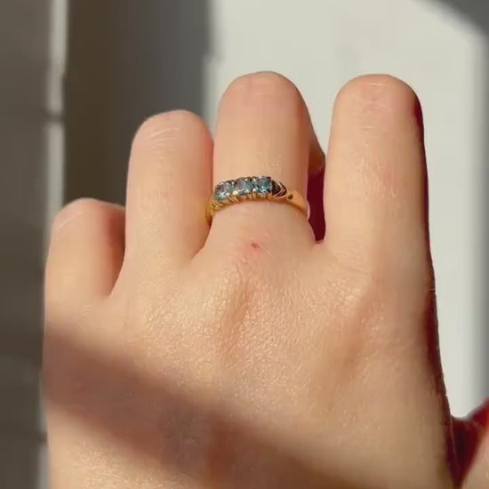 Vintage 18k Gold Aquamarine Ring: Icy Blue March Birthstone, US Size 6
