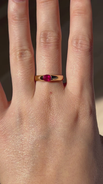 Vintage 18k East West Oval Ruby Half Bezel Set Ring: US Size 7